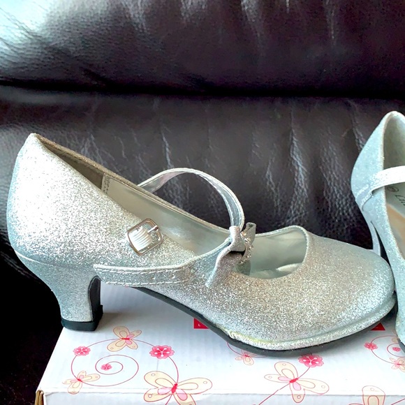 BNIB Silver Princess High Heels Shoes - Picture 2 of 6
